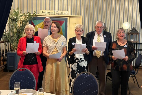 Het sociëteitslied gezongen